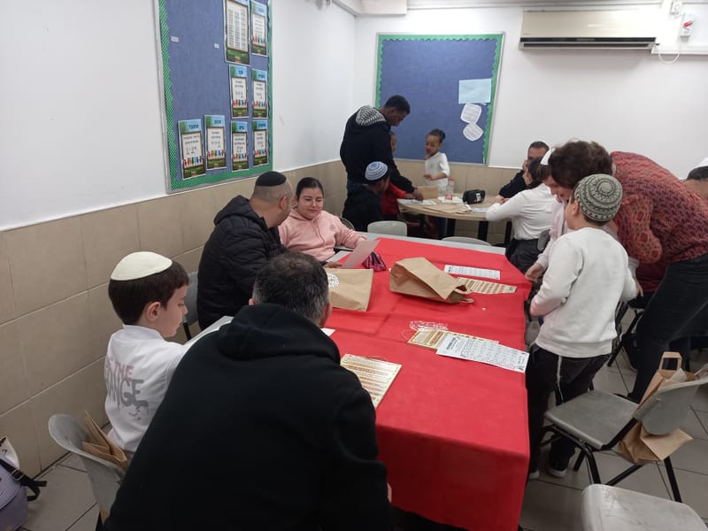 יום המשפחה - משחק משפחתי והכנת 10 משפטים לומר בכל יום לילדים