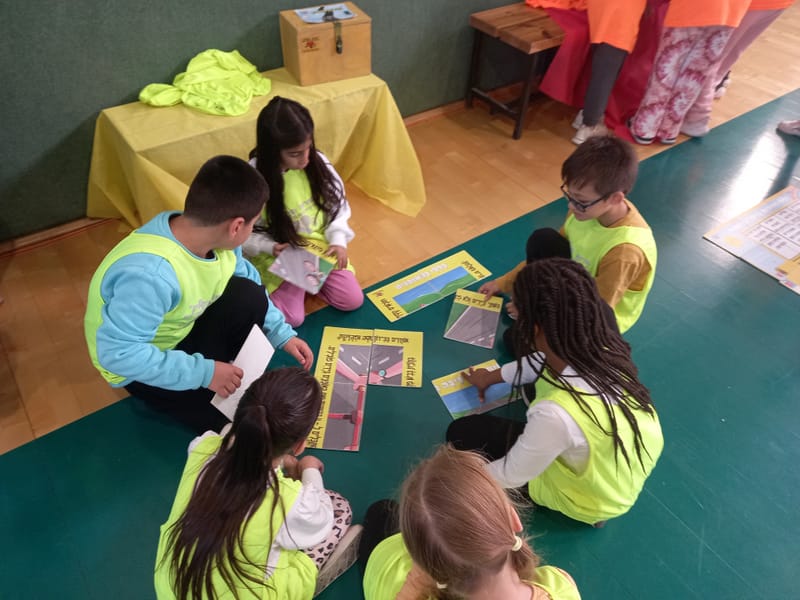 משחק לחצני אורות