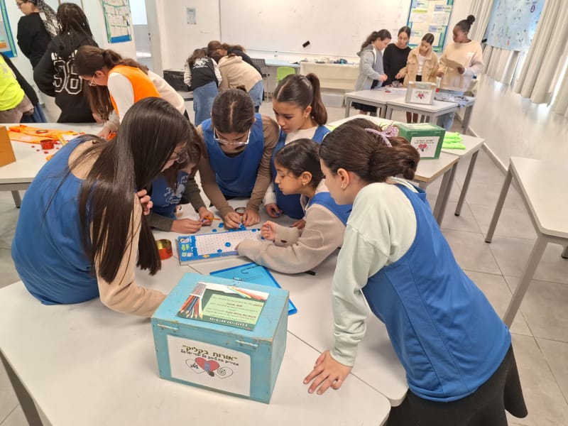 קופסאות בריחה וחידון שלטים