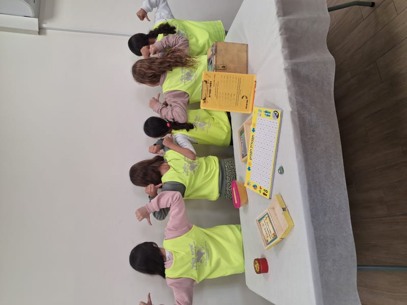 קופסאות בריחה וחידון שלטים