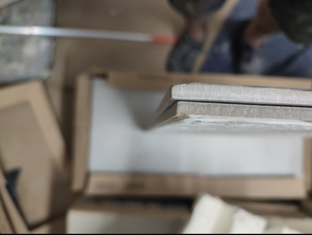 méretpontatlan 60x30 cm falicsempe burkolása esztétikus fugaképpel