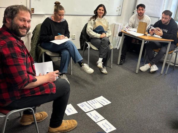 Künftige deutsche Pflegekräfte lernen von ihren tschechischen Nachbarn