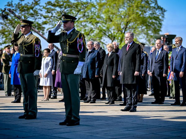 Siegestag-Feierlichkeiten: Gedenkakt und Gegendemonstration