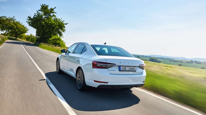 Škoda Auto steigerte Gewinn, Konzernmutter VW verliert jedoch fast ein Drittel