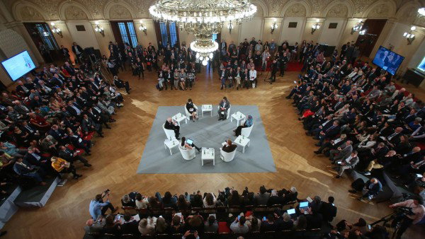 30. Prager Forum 2000 zu Demokratie und Menschenrechte