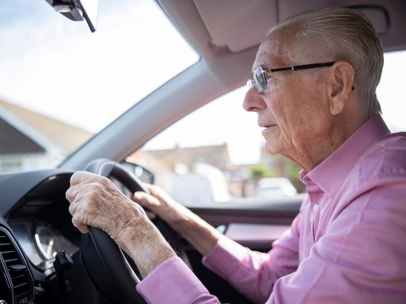 Verpflichtende ärztliche Untersuchungen von Autofahrern über 70 Jahren