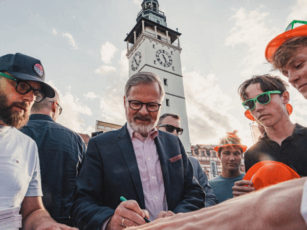 Wahl 2025: Spitzenkandidaten Fiala und Babiš ziehen über einander her