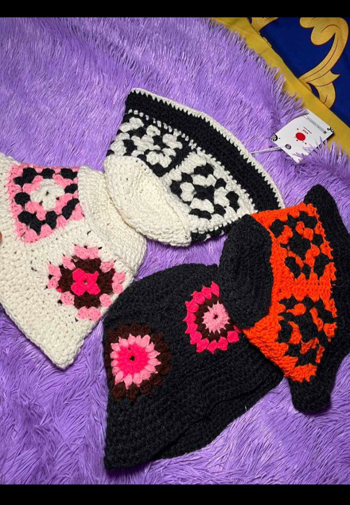 Ladies' Accessories - Hats, Headwarmers, Toques.