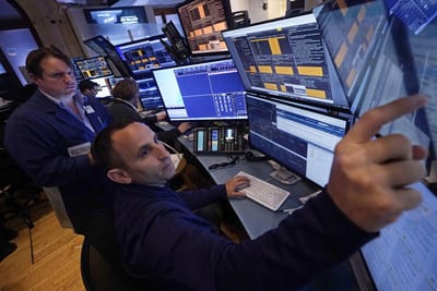 Wall Street cierra con ligeras pérdidas al enfriarse el "comercio Trump"