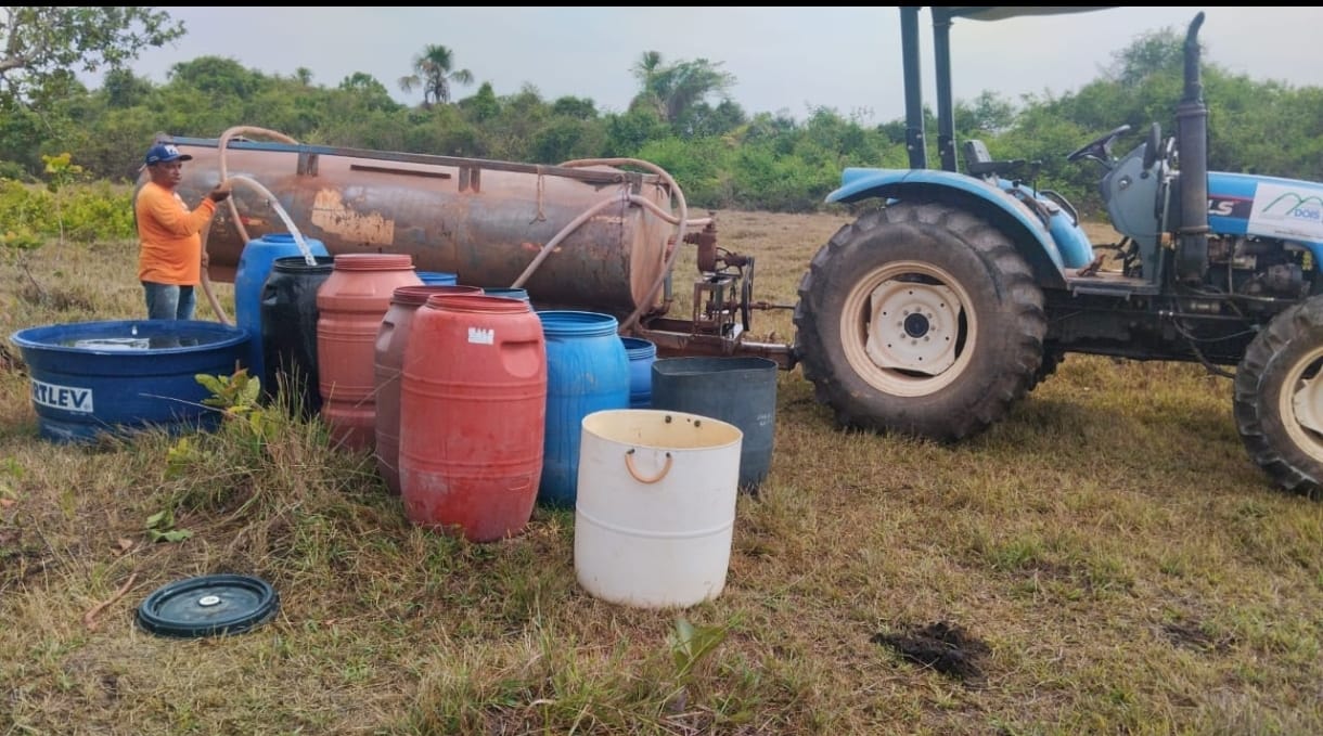 Operação da Defesa Civil de Dois Irmãos do Tocantins Leva Água ao Homem do Campo