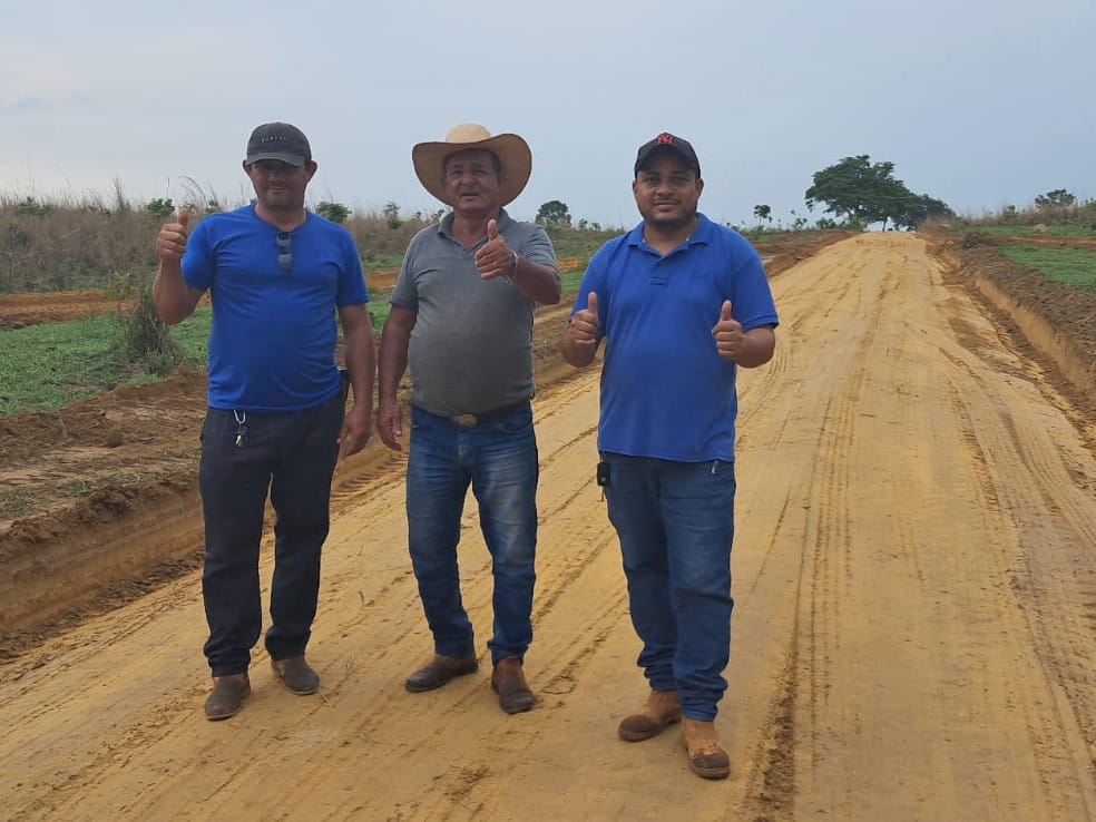 Secretário de infraestrutura de Divinópolis Junior Oliveira e o poeta Toni Ferreira, alinham metas para ter mais celeridade nas demandas rurais determinadas por Flavão