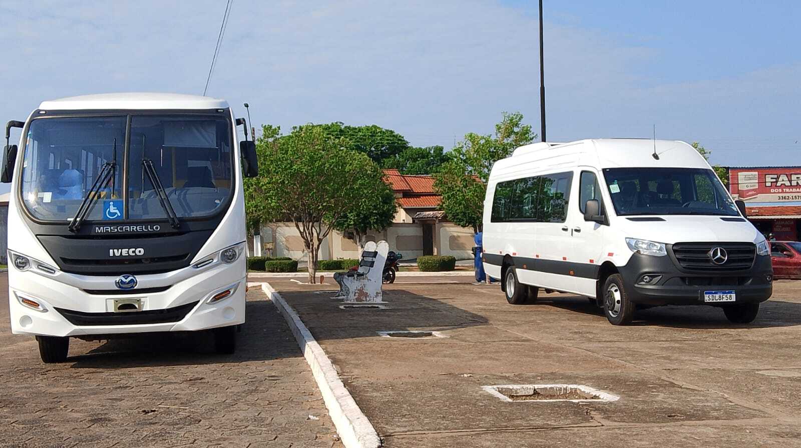 Prefeitura de Dois Irmãos do Tocantins Apresenta Novas Vans para Fortalecimento dos Serviços Públicos