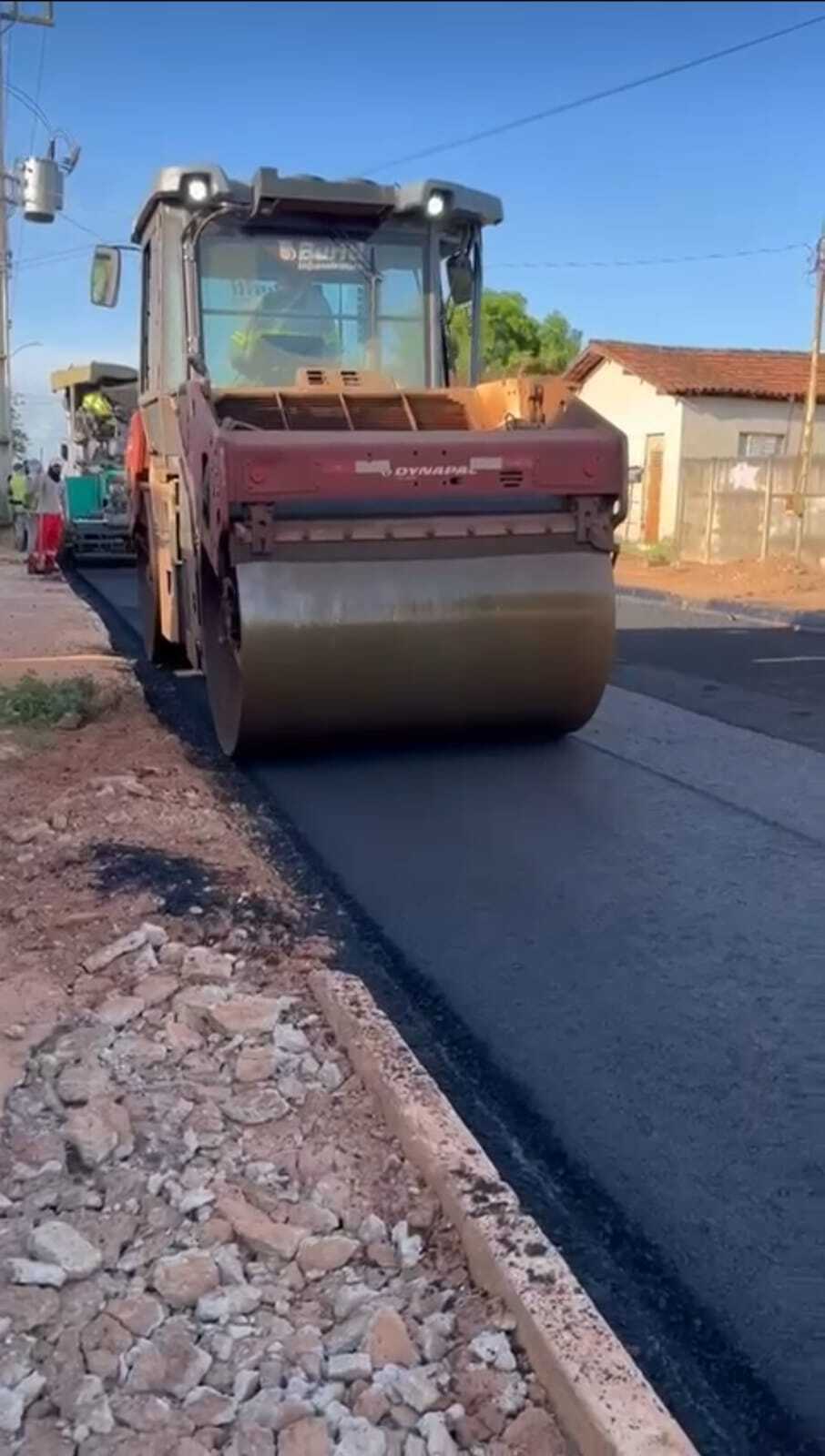 Após anos de descaso e abandono Divinópolis celebra revitalização da Rua Marcilon Martins com nova pavimentação asfáltica