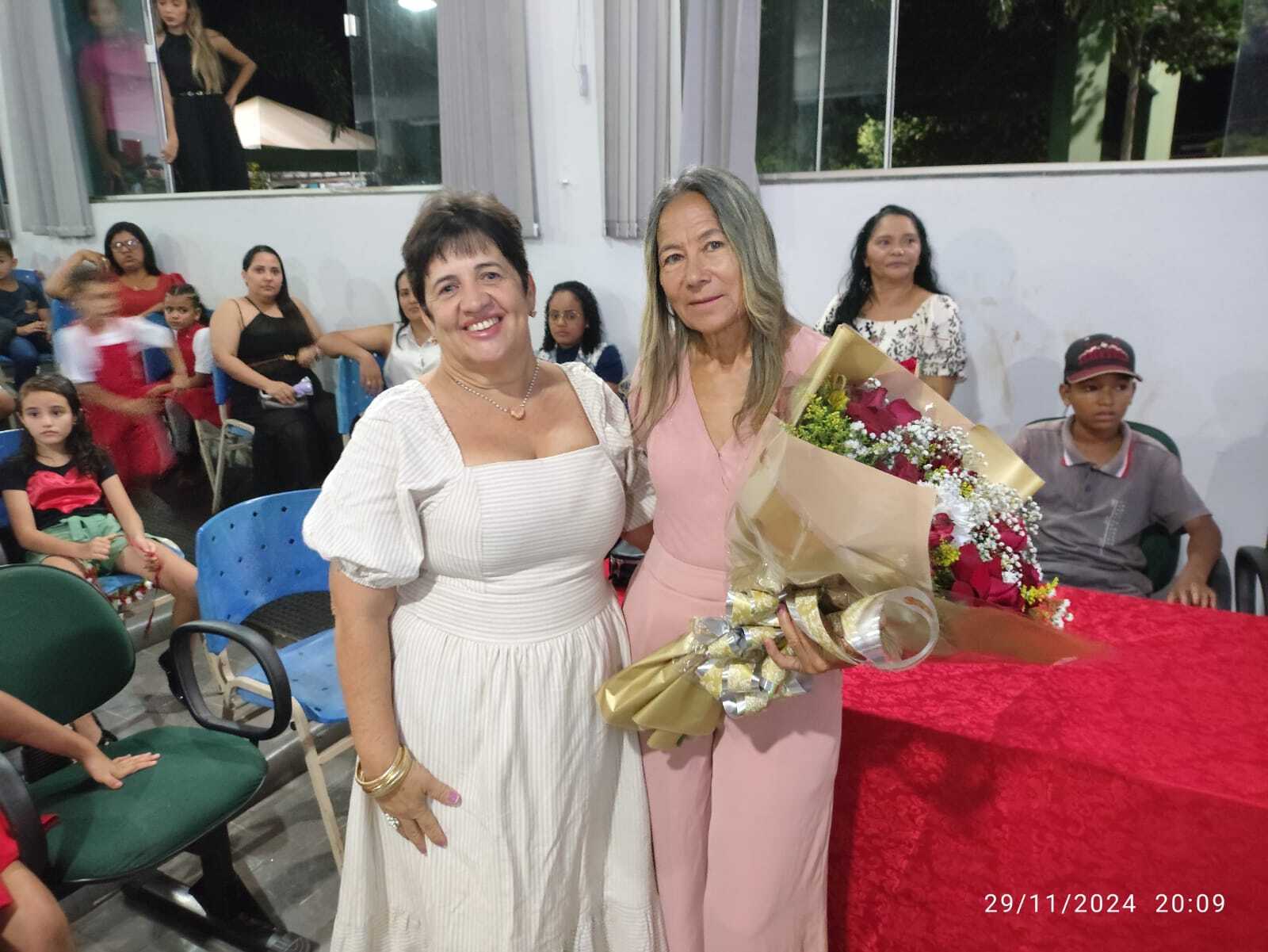 Festa da Família e Escola: Evento da Escola Municipal Tia Denis teve reconhecimento, homenagens e emoção