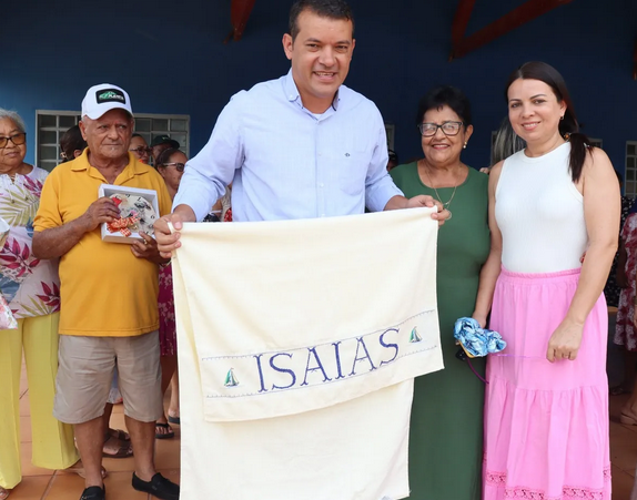 Perto de deixar o poder Piagem é homenageado na confraternização do grupo de Idosos de Marianópolis