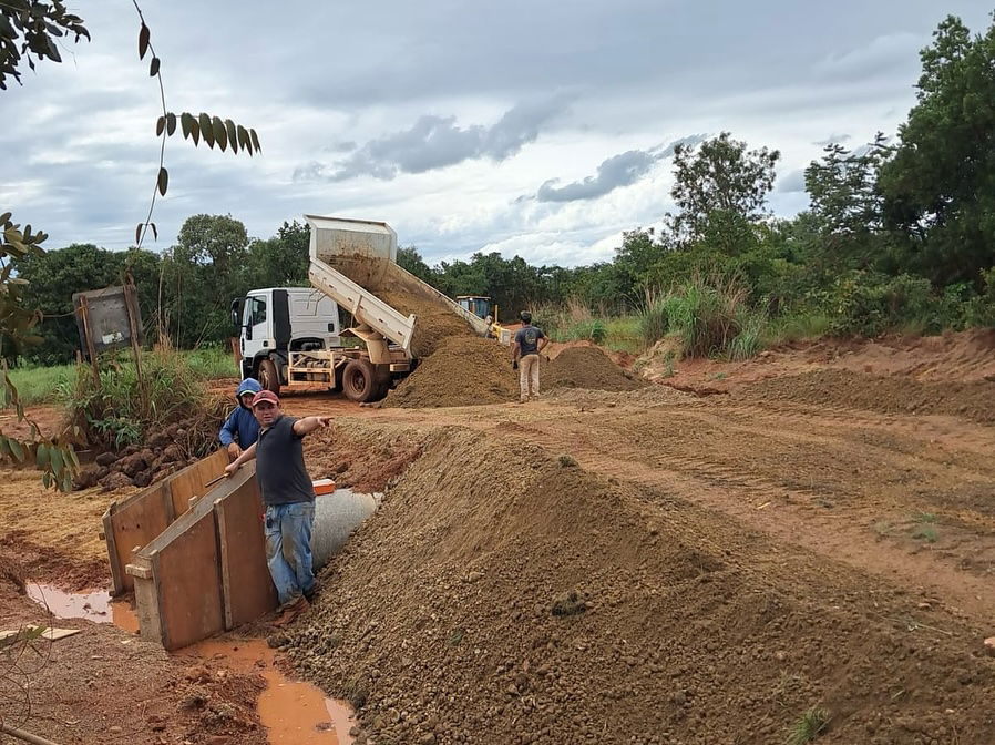 Prefeitura de Divinópolis promove operação de manutenção de estradas vicinais para apoio ao escoamento da safra 2025