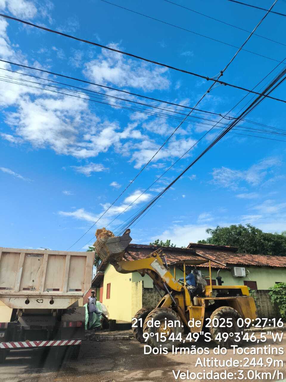 Mega operação retirou 455 toneladas de lixo e entulhos em Dois Irmãos do Tocantins
