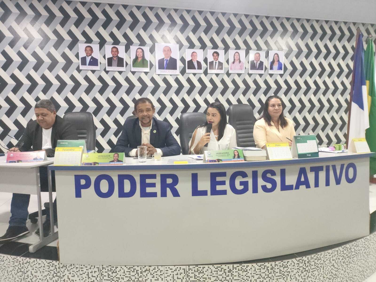 Fatos históricos: Vereadora Viviane Martins é a primeira mulher a presidir uma Sessão Ordinária na Câmara Municipal de Divinópolis do Tocantins