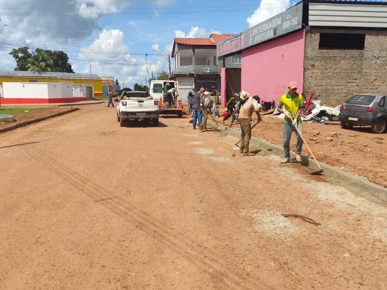 Empreiteira retoma construção de calçadas e meio fio em Divinópolis do Tocantins