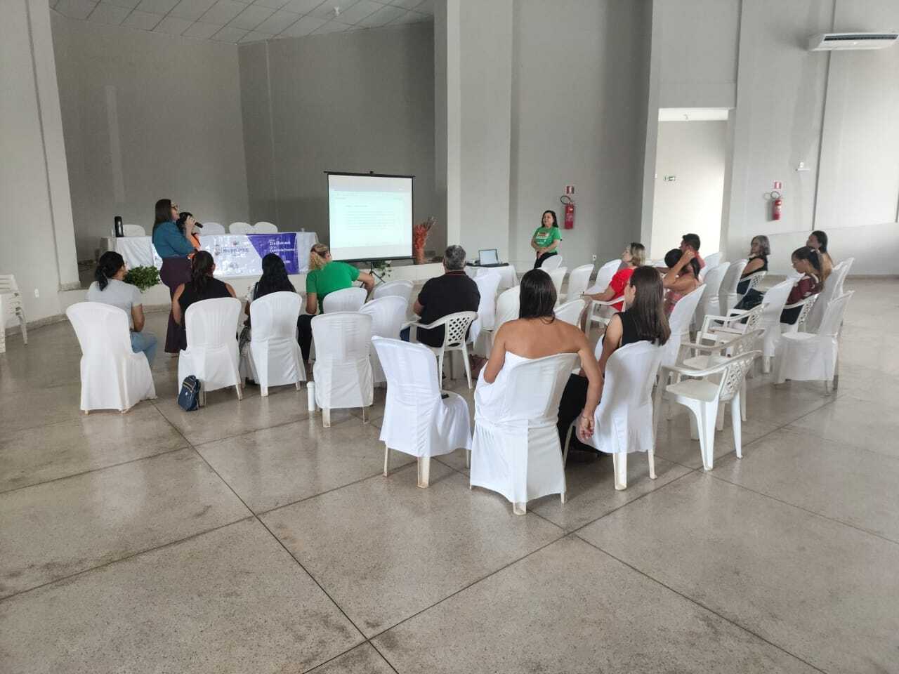 Marianópolis sedia capacitação sobre o PDDE com apoio da gestão municipal no Centro de Convenções Og de Sá