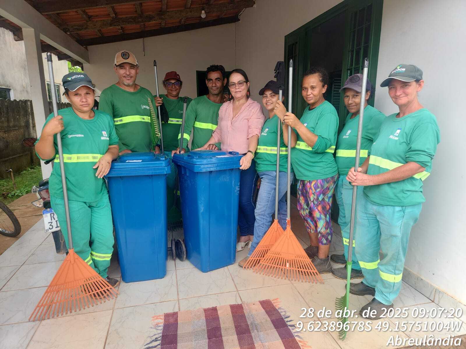 Abreulândia recebe novos carrinhos coletores para reforçar a limpeza urbana