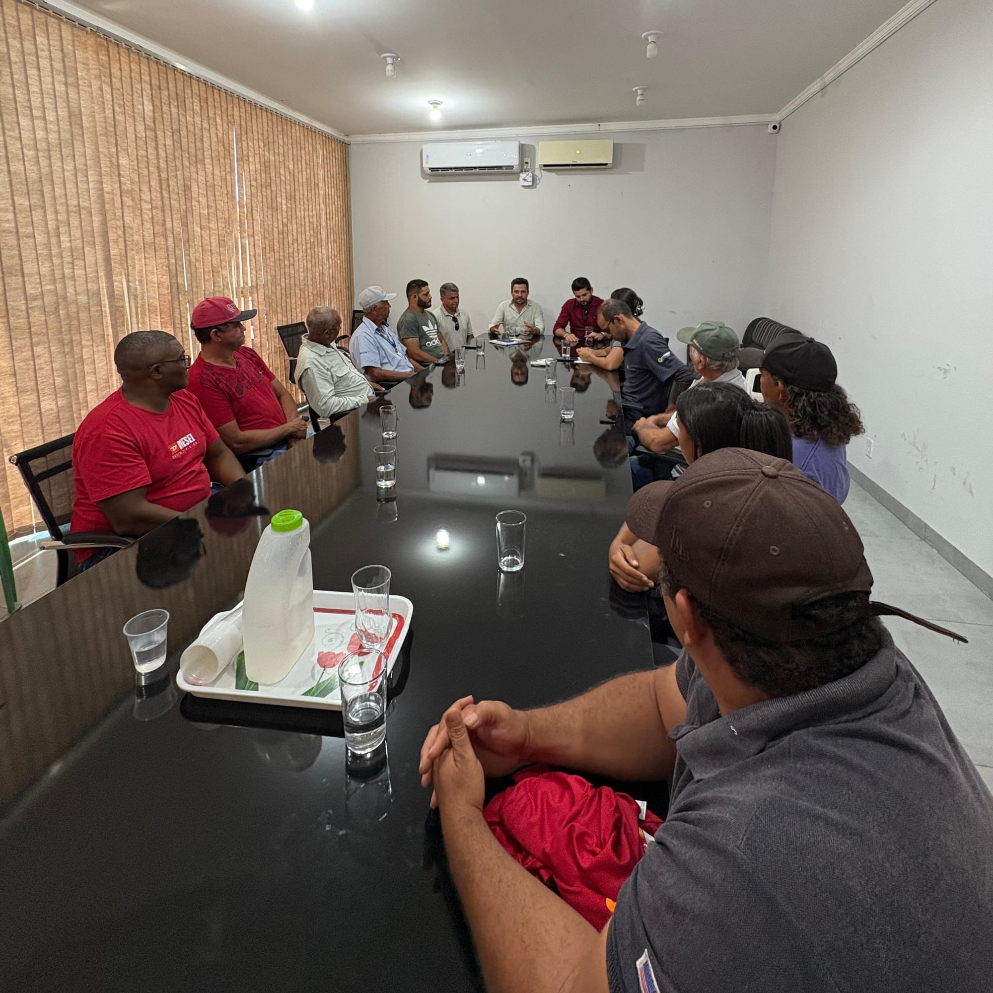 Reunião entre representantes políticos e empresário do ramo de laticínios busca ampliar a bacia leiteira de Caseara