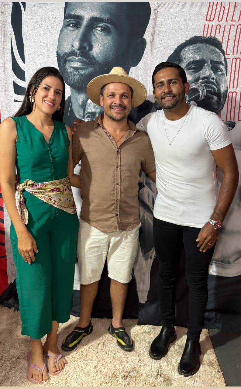 Apresentações de Wglemerson Lima e Meninos de Goiás levou diversão e cultura nesta sexta-feira na Praia da Ilha em Caseara - TO