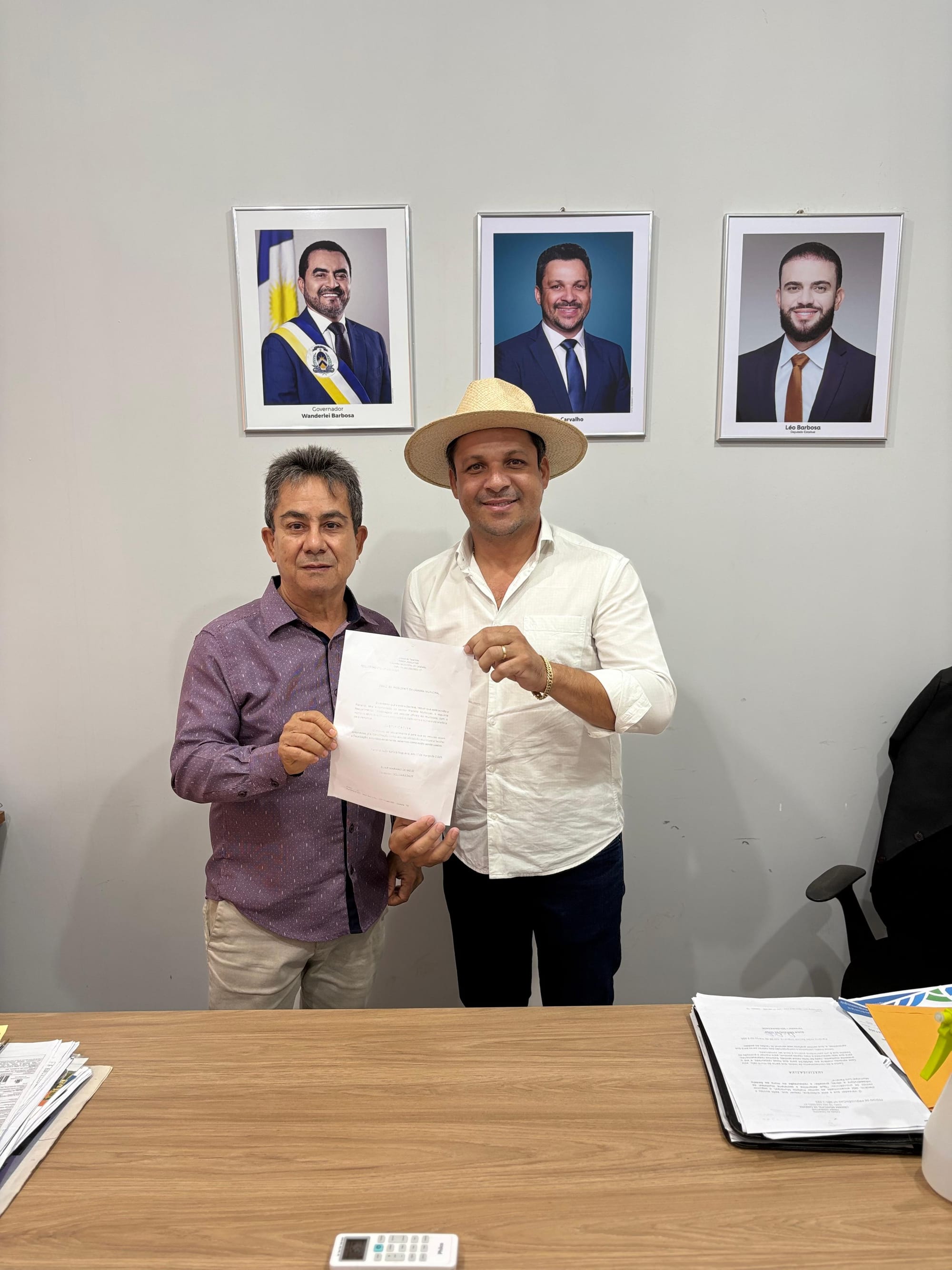 Fiscalização: Presidente Suair solicita ao Executivo de Caseara adesivagem dos veículos oficiais da Prefeitura baseado na lei 1.081