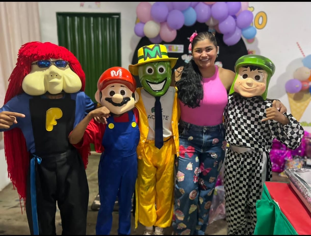 Primeira dama de Abreulândia Keliane Batista se encanta com a Carreta da Alegria de Divinópolis no SCFV