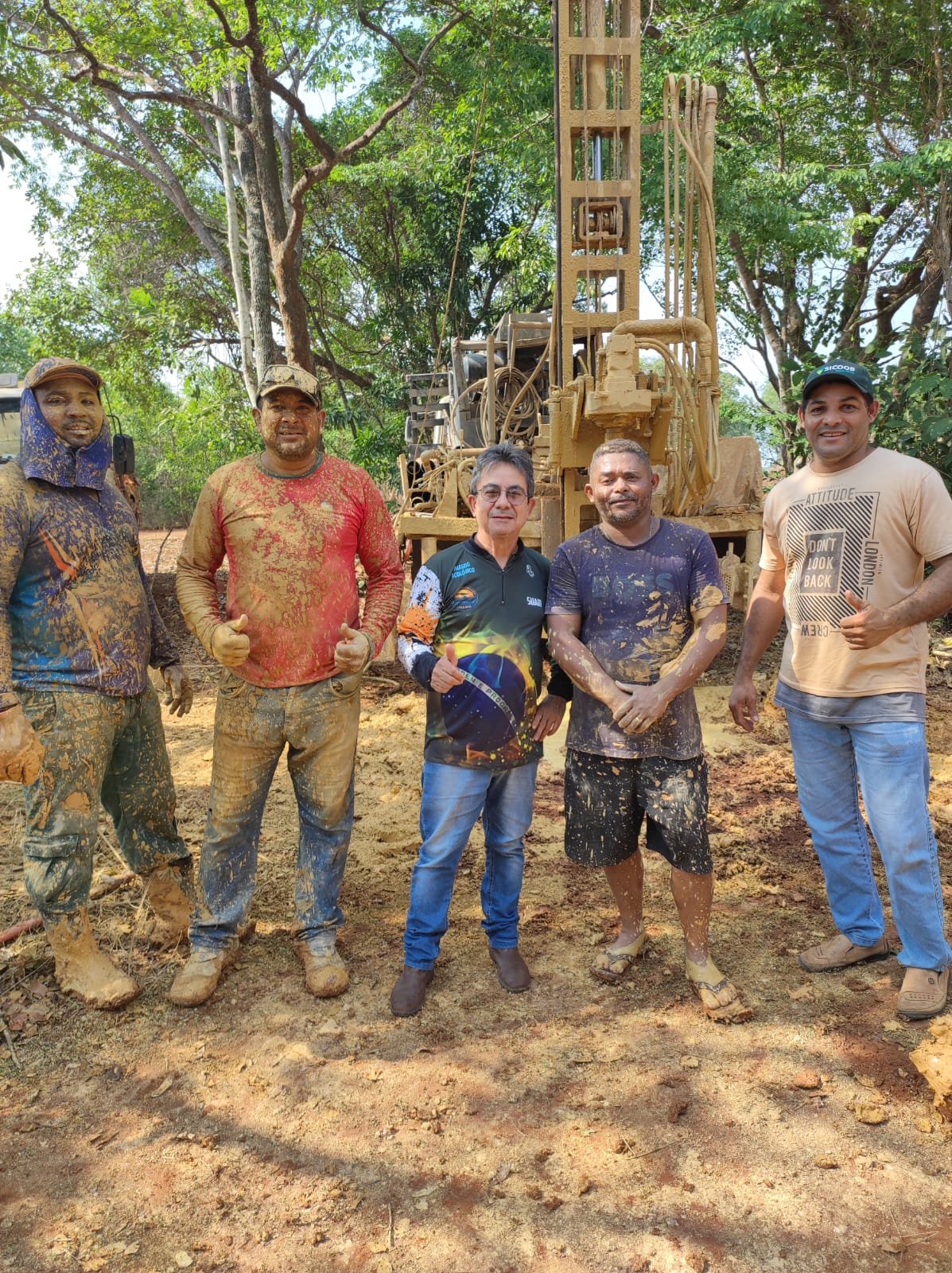 Presidente Suair e Railson do Araguaia acompanham perfuração de poços semiartesianos no PA Barroca, em Caseara