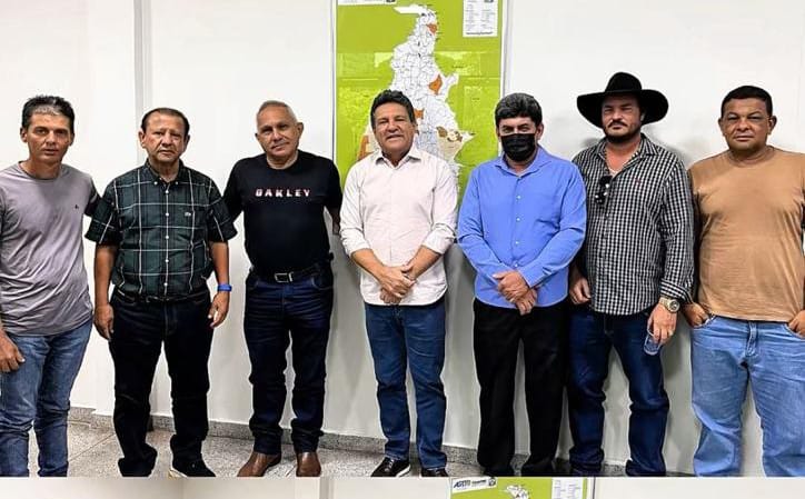Toni Ferreira e servidores da Ageto, se encontram com Osires Damaso, em Palmas