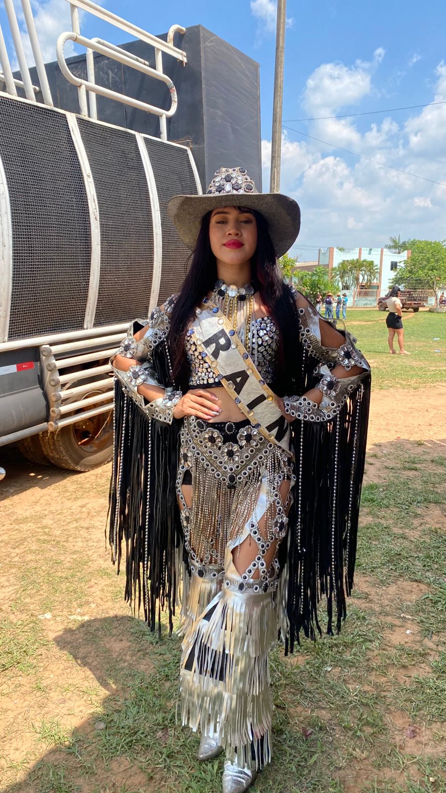 Veja na íntegra a entrevista com a vencedora do desfile Rainha da Calvagada do Distrito 17 de Abril de Eldorado dos Carajás, no Pará, Railane Albuquerque