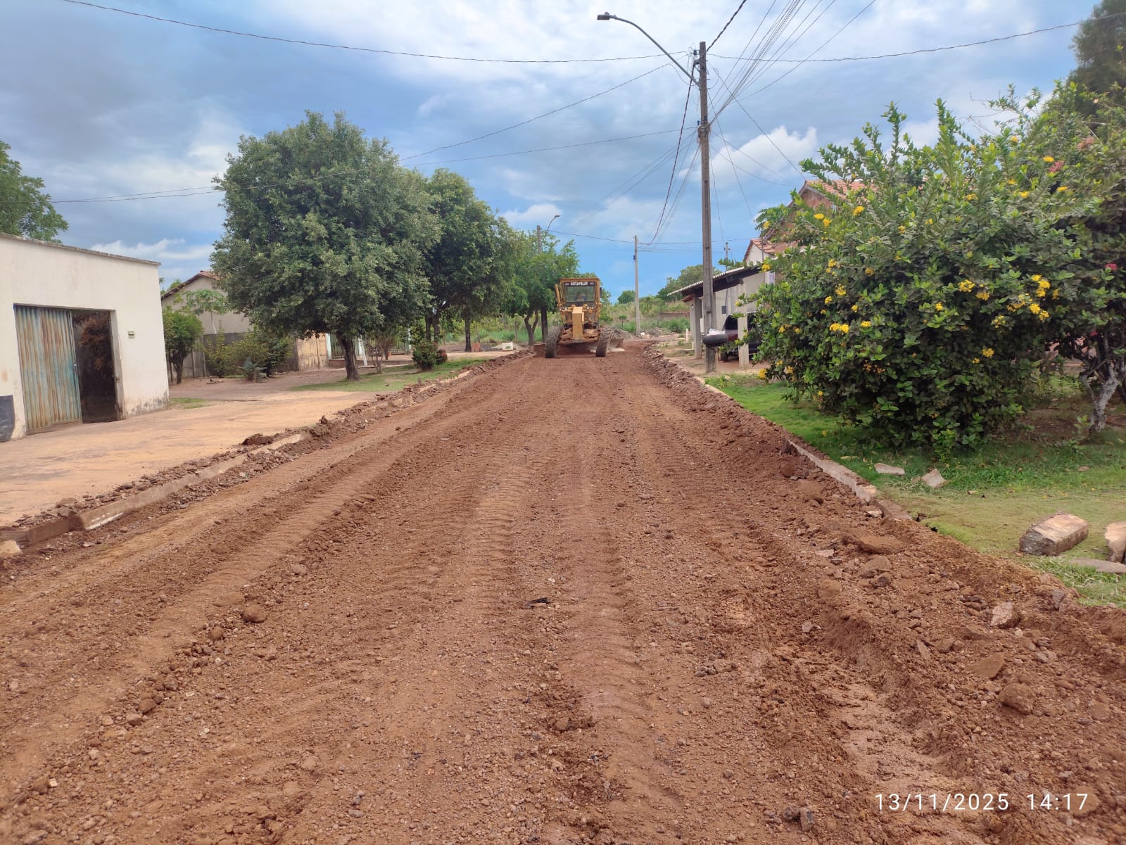Começa a retirada definitiva do antigo pavimento da Rua Marcilon Martins em Divinópolis do Tocantins