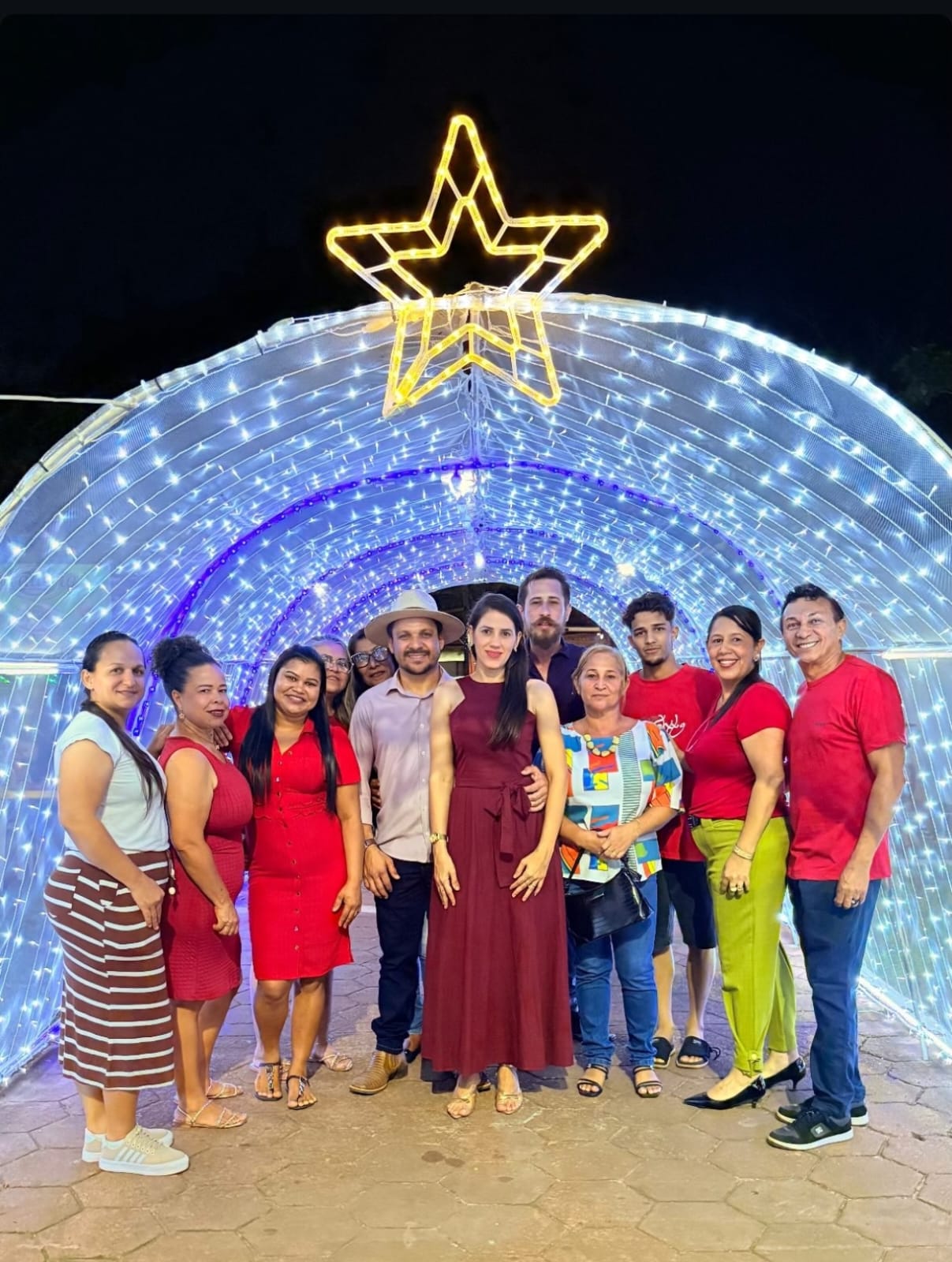 Decoração natalina é inaugurada em Caseara com chegada do Papai Noel e participação das famílias em clima natalino