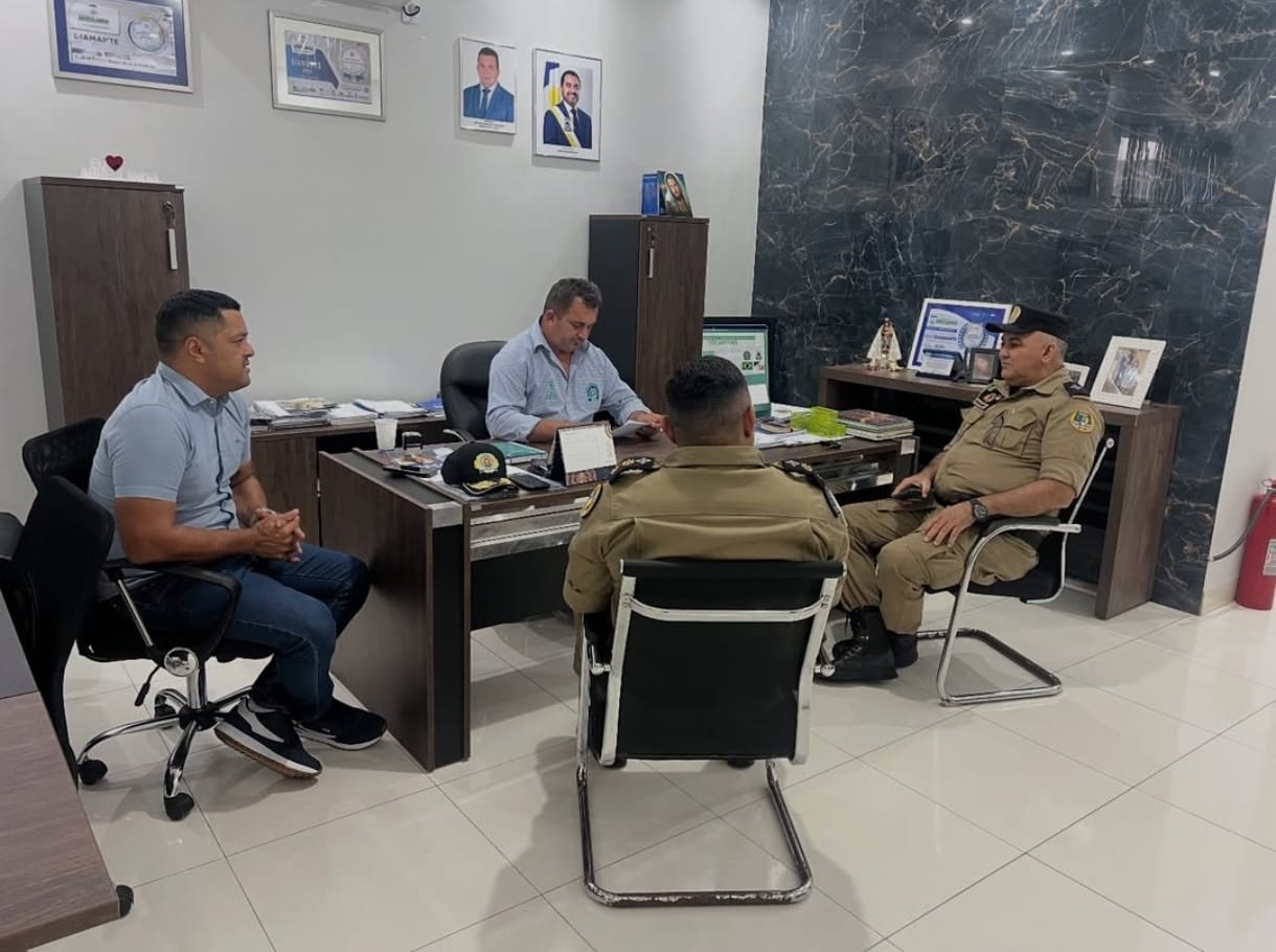 Prefeito Manoel Moura se reúne com comando do 8º Batalhão da PM para fortalecer a segurança em Abreulândia