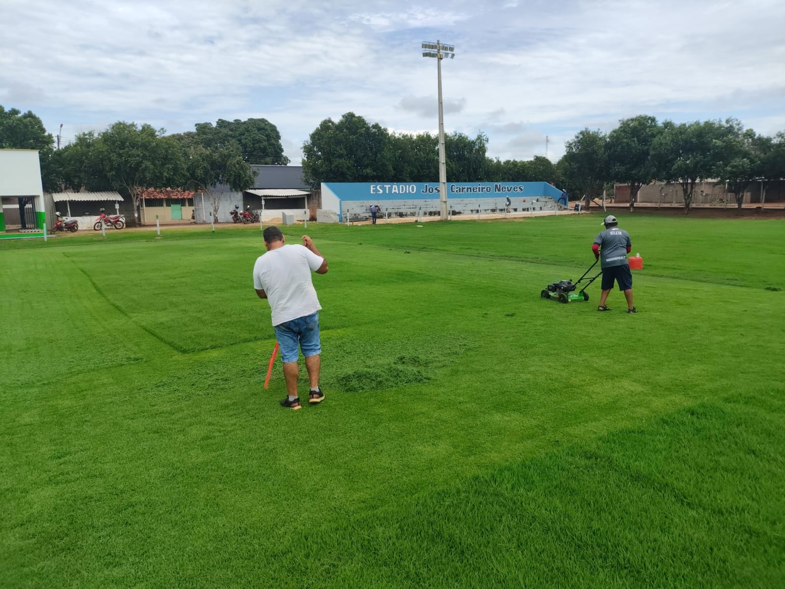 Estádio Carneirão recebe melhorias para abertura do Campeonato Municipal em Marianópolis
