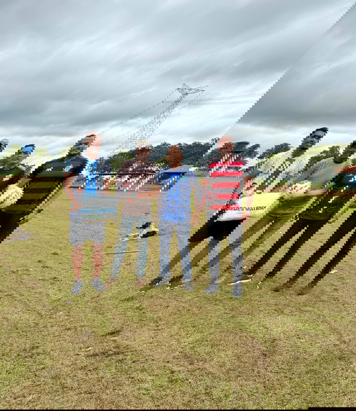 Prefeitura de Dois Irmãos do Tocantins entrega material esportivo para evento na zona rural