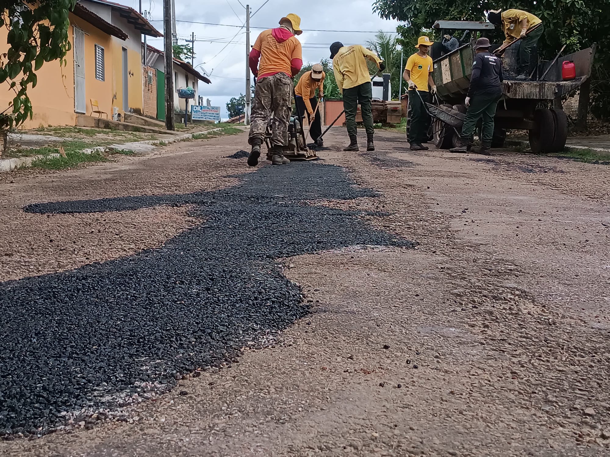 Mega operação tapa-buracos avança nas vias públicas em Dois Irmãos do Tocantins
