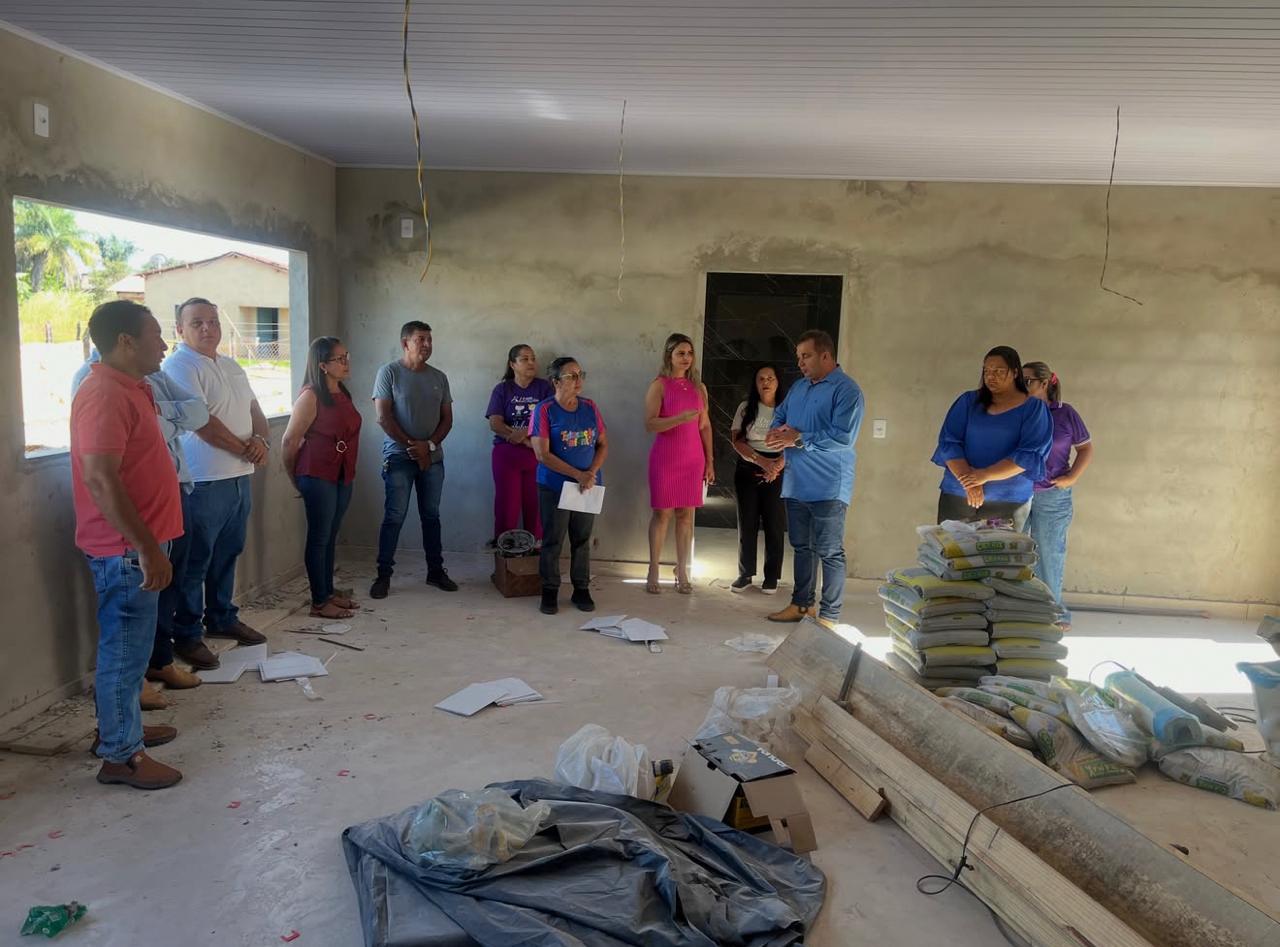 Prefeito, vereadore e secretários acompanham obras da educação e esportes durante visita técnica em Abreulândia