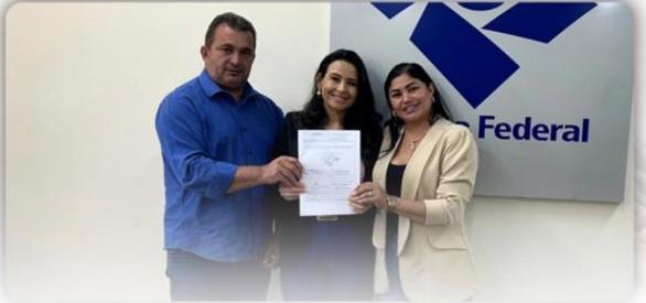 Prefeito de Abreulândia cumpre agenda institucional em Palmas e garante doação de 2 toneladas de roupas para projeto social