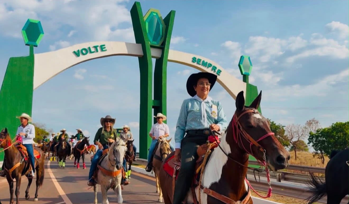 Prefeita Nezita participa de cavalgada e destaca valorização das tradições e do produtor rural em Monte Santo