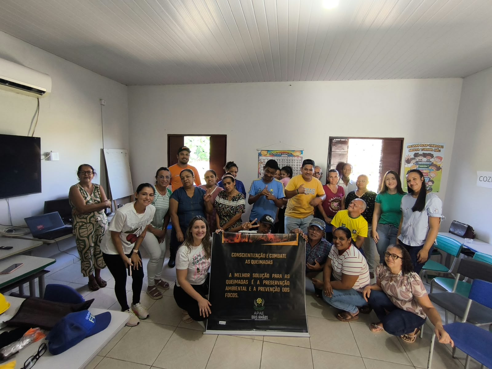 Defesa Civil e Brigada Ambiental realizam palestra sobre queimadas e preservação ambiental na APAE de Dois Irmãos