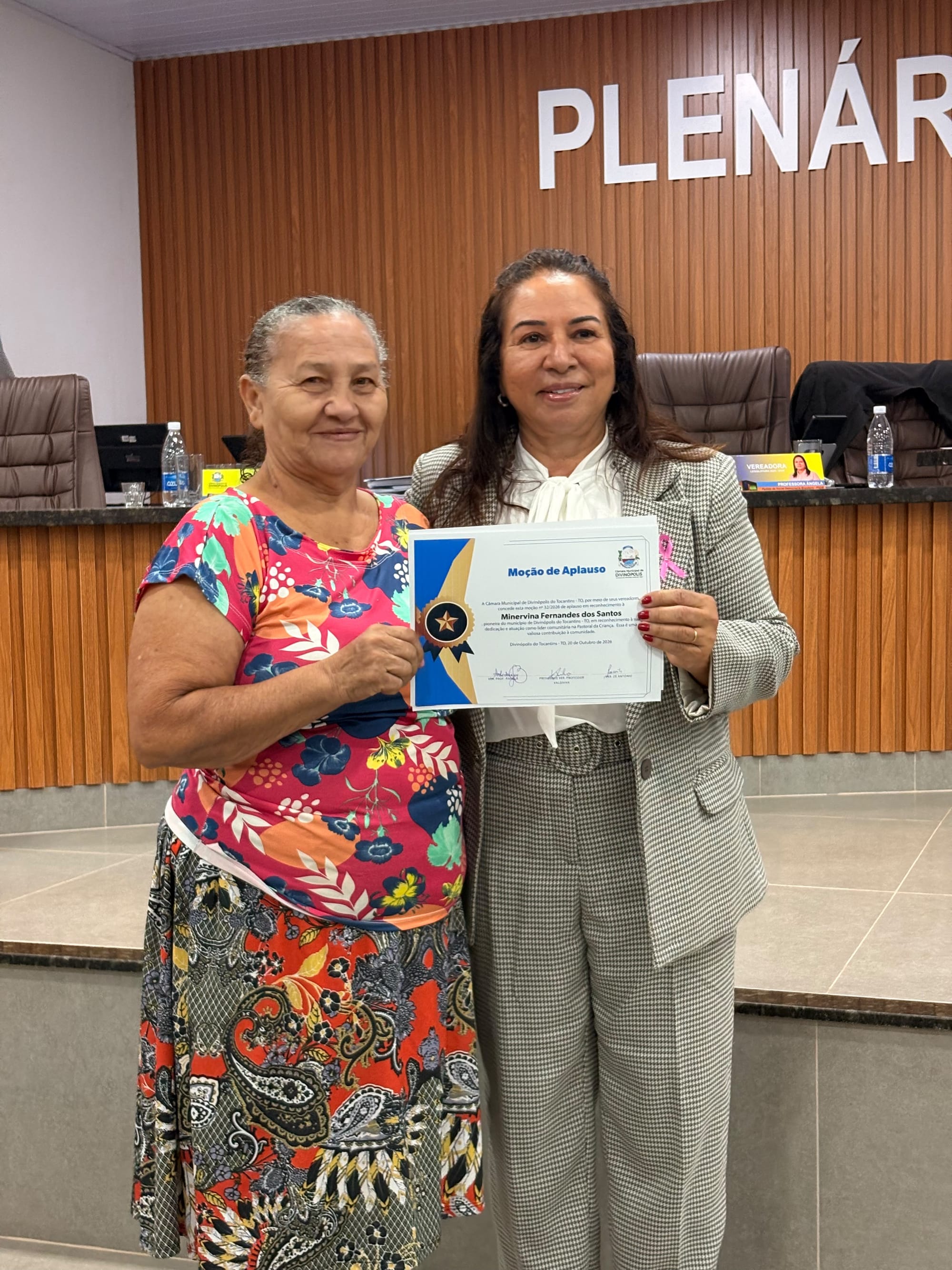 Câmara de Divinópolis apresenta Moção de Aplausos a Minervina Fernandes dos Santos pelos serviços prestados a população