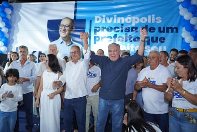 Hélio Silvestre Teixeira é apresentado para concorrer o cargo de prefeito de Divinópolis com apoio do vice-governador Laurez Moreira
