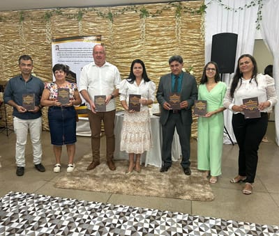 Em noite memorável, escritor Toni Ferreira, lança Dicionário Bibliográfico, em Divinópolis do Tocantins