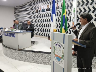 Vereadores de Divinópolis do Tocantins recebem livro que contém Hino Oficial da cidade, composto por Toni Ferreira