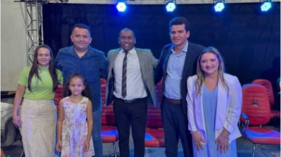 Vereadora Irmã Karol Participa de Culto de Ação de Graças pela Reeleição do Prefeito Geciran Saraiva em Dois Irmãos do Tocantins