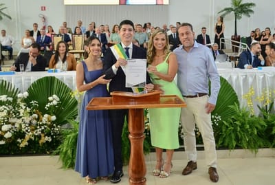 Prefeito de Paraíso Celso Morais empossa esposa do deputado Dr. Danilo Thais Andrade como secretária de Assistência Social, Habitação e da Mulher