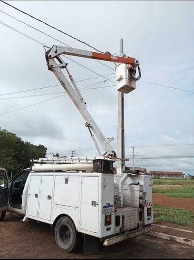 Prefeitura de Caseara promove operação de substituição de lâmpadas queimadas nas vias públicas por determinação do prefeito Marcos do Chico