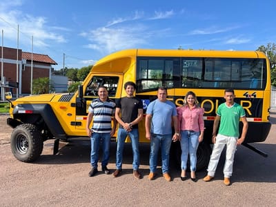Moura, Medrado e Elenita promovem apresentação oficial do novo ônibus escolar da educação em Abreulândia